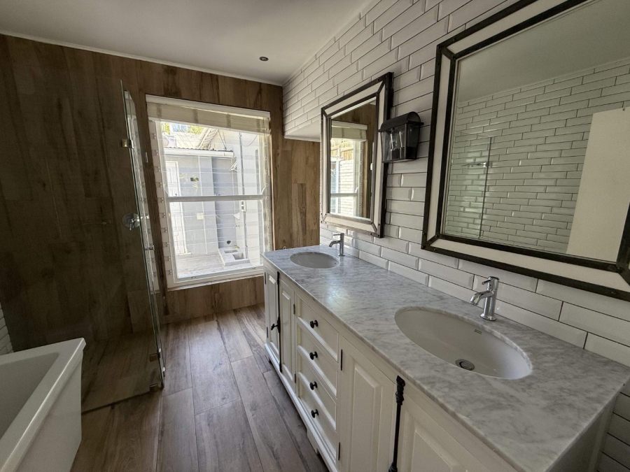 To Let 2 Bedroom Property for Rent in Fresnaye Western Cape